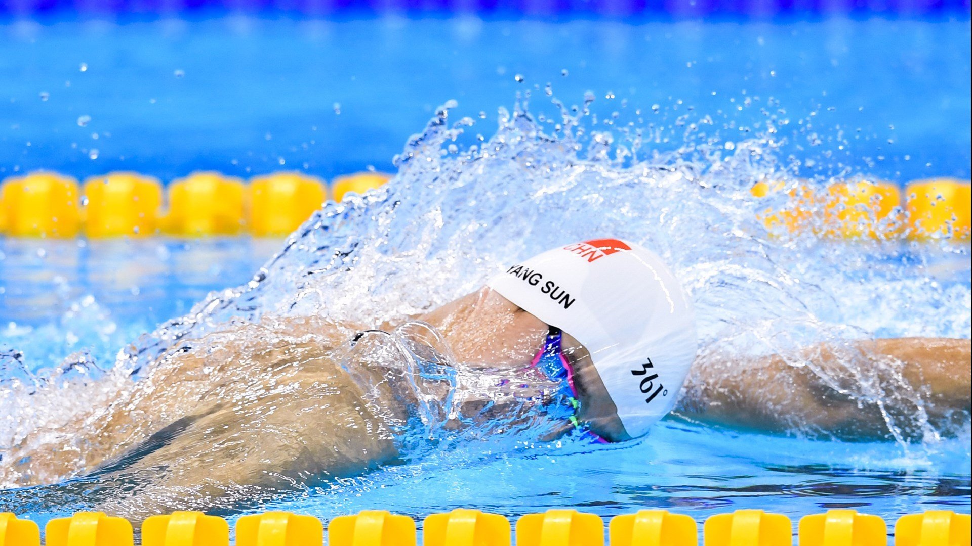 凯恩巅峰对决，塔图姆与40激战美国队分钟，挺进下一轮胜负难料！